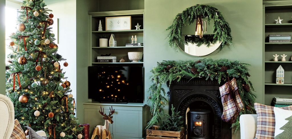 Cottage-Style Yuletide Charm